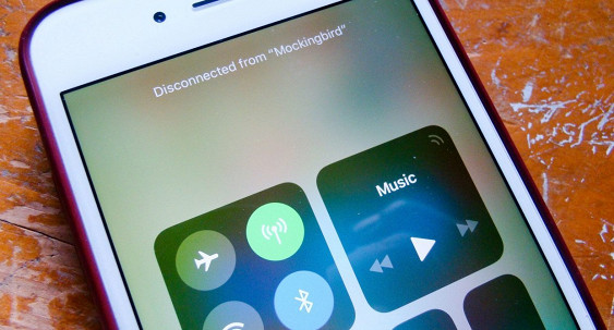 
      Apple    Wi-Fi  Bluetooth    iOS 11
    